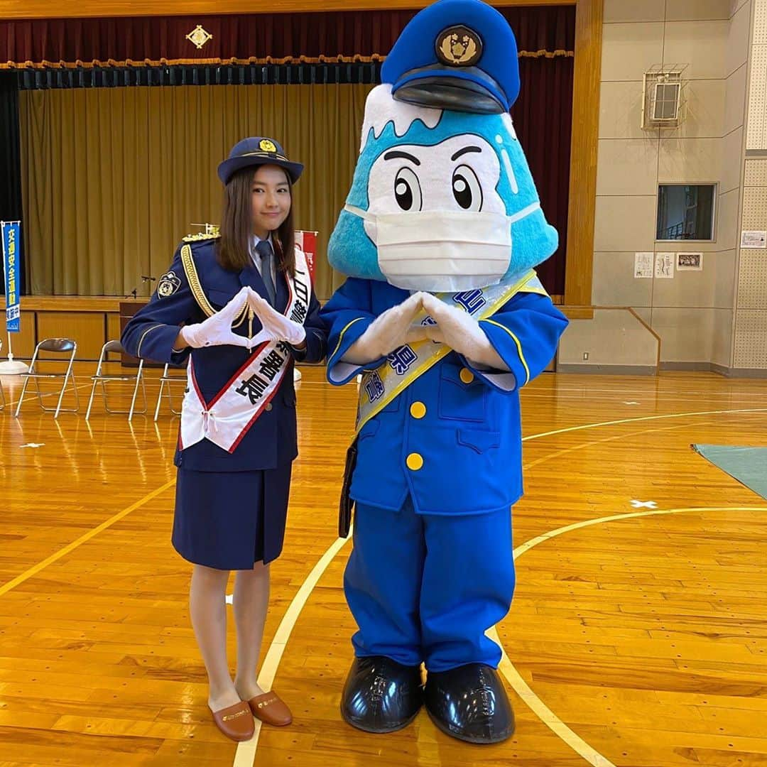 箭内夢菜さんのインスタグラム写真 - (箭内夢菜Instagram)「︎☺︎*ﾟ 昨日は 山梨県で、南部警察署の一日警察署長をやらせて頂きました👮🏻 皆さんとても暖かくて、素敵な場所でした*ﾟ 南部警察署の皆様、身延高校の皆様、身延山久遠寺の皆様、ありがとうございました！  手振ってくれて嬉しかったです☺️」9月26日 21時19分 - yumenayanai_official