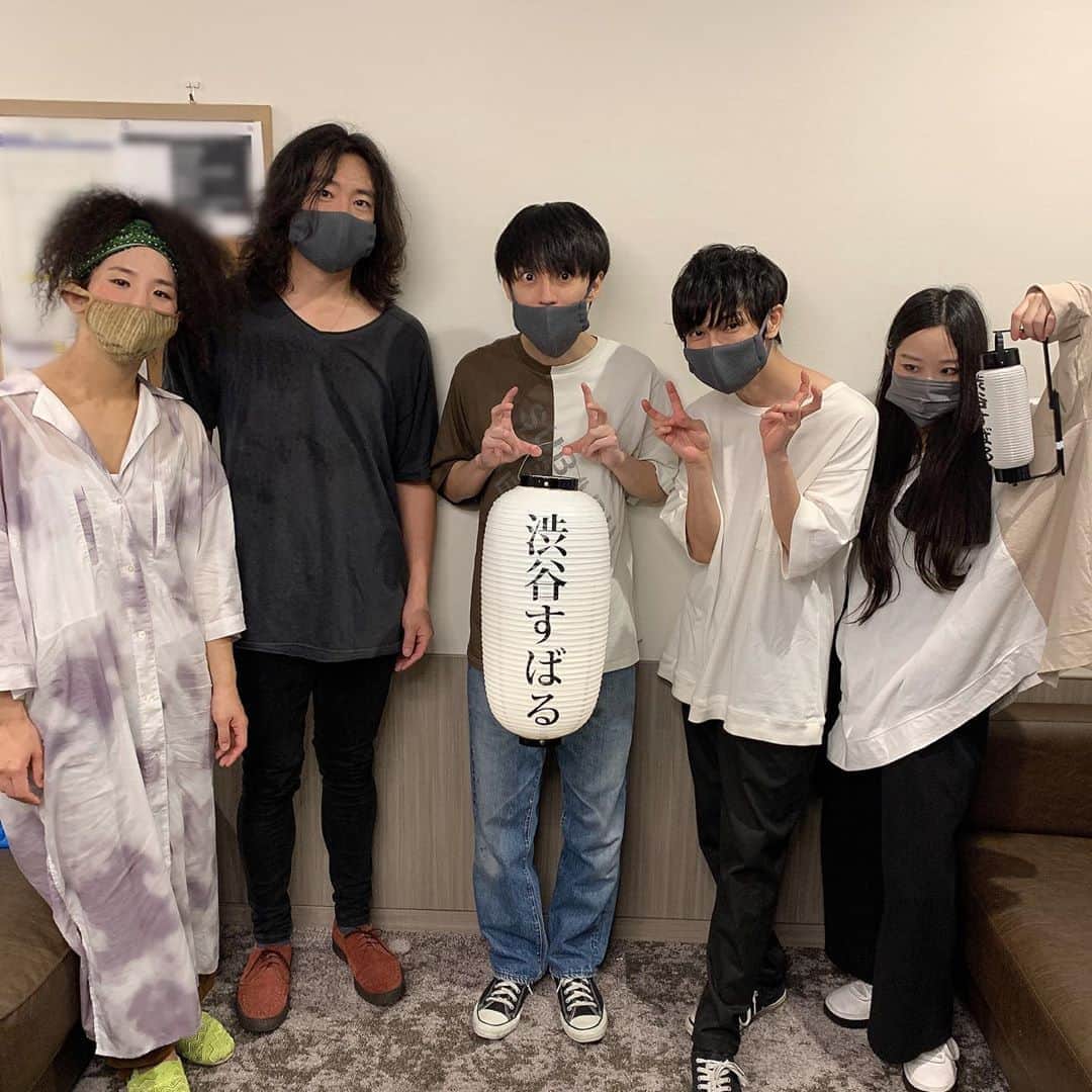 のインスタグラム：「本日、氣志團万博2020〜家でYEAH!!〜に出演させて頂きました。  観てくださった皆様ありがとうございました。  音楽、エンターテイメントと一緒にこれからもみんなで楽しんでいきましょう。  #11月11日セカンドアルバム #NEED #NEEDロゴTシャツ #blackboard」