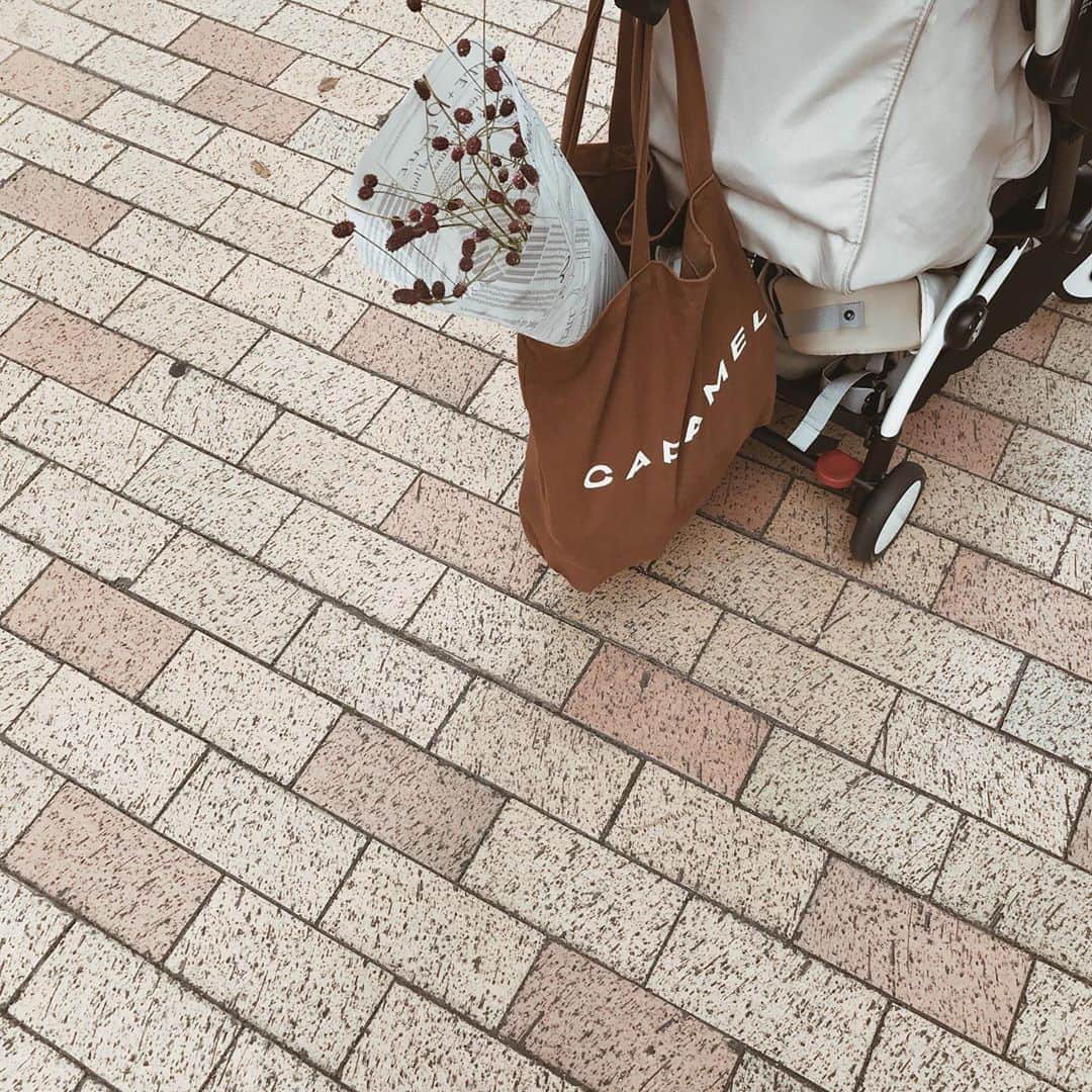 yuiのインスタグラム：「💐🧡」