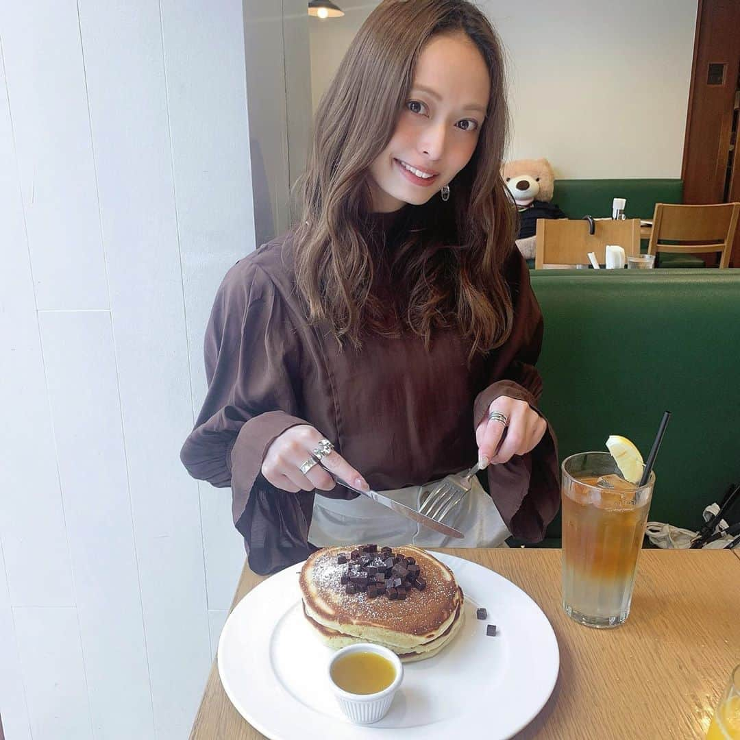 榊本麻衣さんのインスタグラム写真 - (榊本麻衣Instagram)「♡♡﻿ ﻿ ﻿ この間また﻿ "clintonstreetbakingcompany 🥞"﻿ 行ってきたよ〜🥺❤️﻿ ﻿ ﻿ 飲み物は紅茶とレモネードの﻿ ハーフ&ハーフのやつ👌﻿ (なんてゆうやつが忘れた🤣)﻿ ﻿ ﻿ 安定に美味しかったなぁ(´˘`＊)💗﻿ ﻿ ﻿ ﻿ #cafe #カフェ#カフェ巡り #東京カフェ #カフェ巡り好きな人と繋がりたい #おしゃれカフェ #美味しい  #mai___food #表参道カフェ #青山カフェ  #笑顔 #smile #クリントンストリートベイキングカンパニー #東京グルメ #表参道 #表参道ランチ #clintonstreetbakingcompany #パンケーキ #美味しい #tea #レモネード」9月26日 21時39分 - maipipii