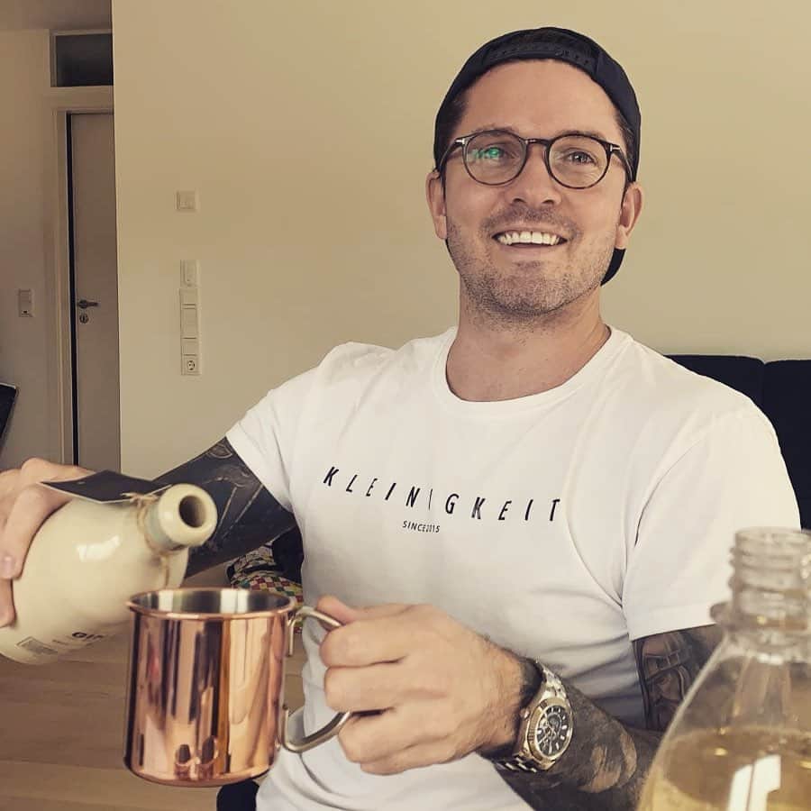 レオン・アンドレアセンのインスタグラム：「#kleinigkeit #gesellschafterversammlung 👌🏻🤓」