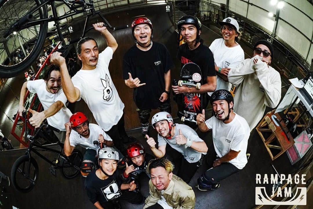 安床武士のインスタグラム：「We are the #rampagejam crew. Thanks for watching🙌🙌🙌  ご視聴ありがとうございました！！ 沢山の方に観ていただいて最っ高に楽しかったです！！  またVol.1の再放送、そしてVol.2開催に向けて動いていきますので引き続き応援よろしくお願いします！  観てくれた皆と乾杯っ🍻 #rampagejam #ランページジャム #ランジャム #最高の1日」