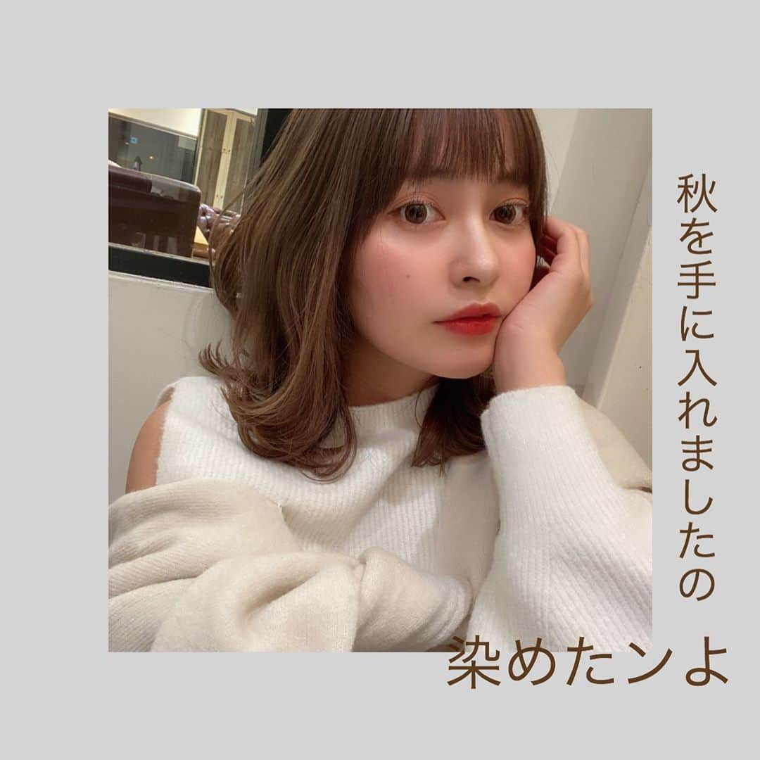 あけちゃるのインスタグラム：「こくまるベージュにしました🌰﻿ . わたしが勝手にこくまるって呼んでるんだけどwwww"こくまろ"がいいみたいなのでお願いする時はこくまろでお願いします🙆🏽‍♀️笑笑 ﻿ ﻿ ローネスのなるほさんカラーだよー！！﻿ @naruho_maruyama  ﻿ ﻿ #秋カラー #newhair #ベージュカラー #ベージュ #snidel #ニット #白ニット #モテヘア　#ミディアムヘア #ミディアムボブ #ミディアムヘアアレンジ #外ハネボブ #外ハネ　#ブランジュカラー #レイヤーミディアム　#可愛いすぎる #ヘアカット #ヘアカタログ #ヘアチェンジ #イメチェンカット #イメチェン大成功 #イメチェンヘア #垢抜ける方法　#自分磨き #自分磨きノート #可愛い髪型 #かわいいは作れる　#前髪 #モテヘアスタイル #彼女なうに使っていいよ」