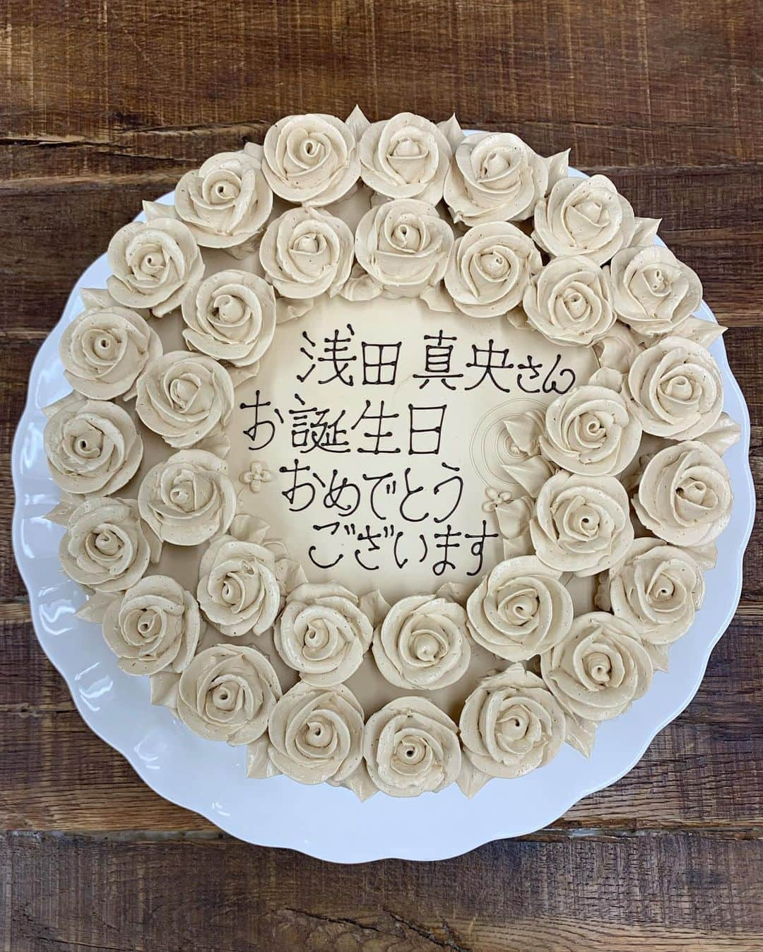 浅田真央さんのインスタグラム写真 - (浅田真央Instagram)「誕生日を迎え、30歳になりました！ オレンジページさん、SALONさんから素敵なケーキと素敵なお花をいただきました。ありがとうございました！」9月26日 21時46分 - maoasada2509