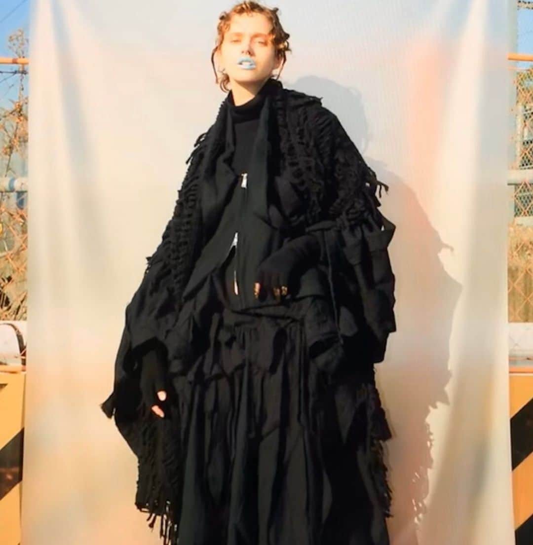 山本里美のインスタグラム：「Try on #limifeu」