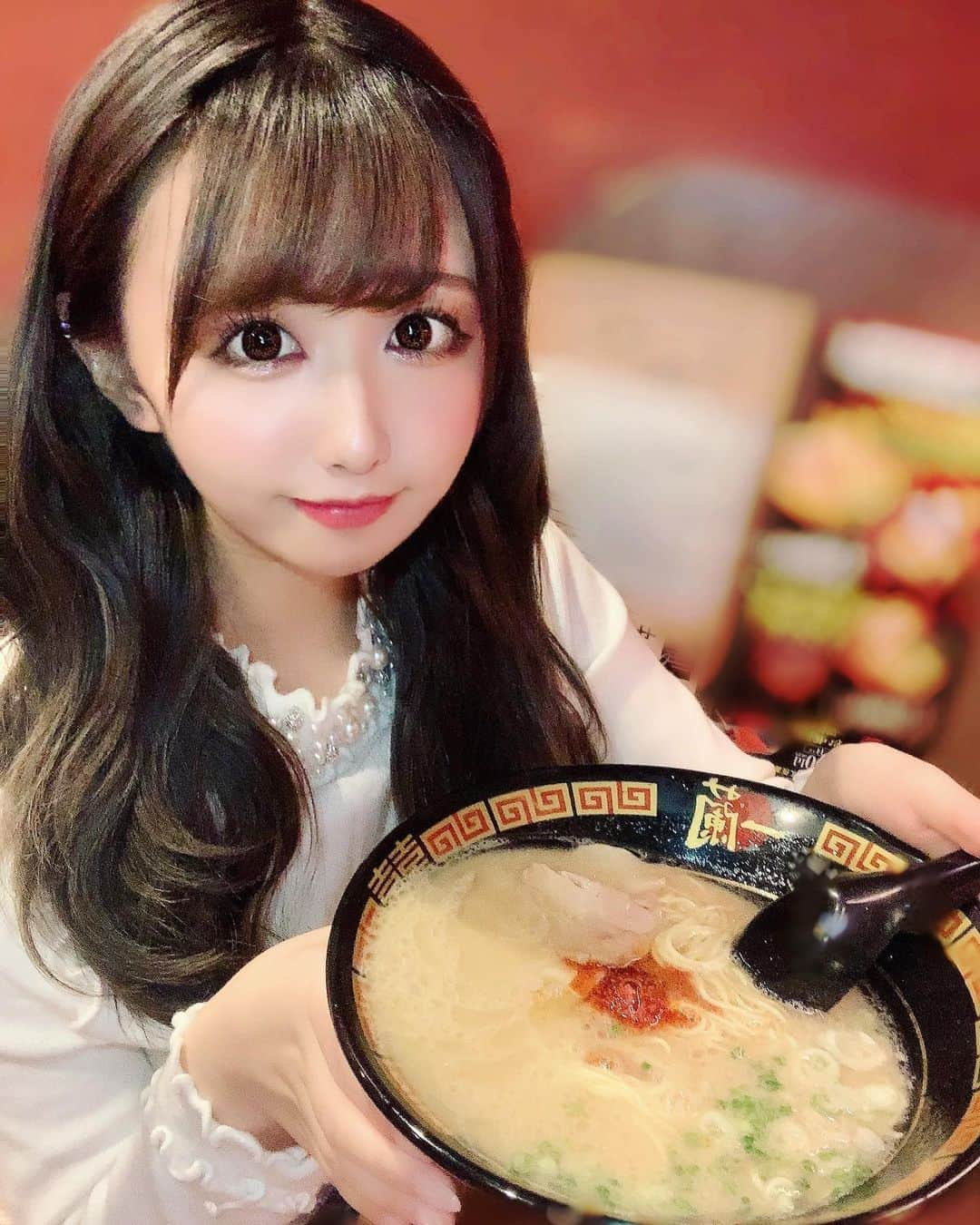 夢見照うたのインスタグラム：「今日も今日とて一蘭🍜 . #一蘭 #一蘭ラーメン #ラーメン #av女優 #av #セクシー女優 #sexy女優 #地下アイドル #アイドル #アイドルメイク #自撮り #自撮り女子 #自撮り界隈 #かわいい女の子 #巻き方 #ロングヘア」