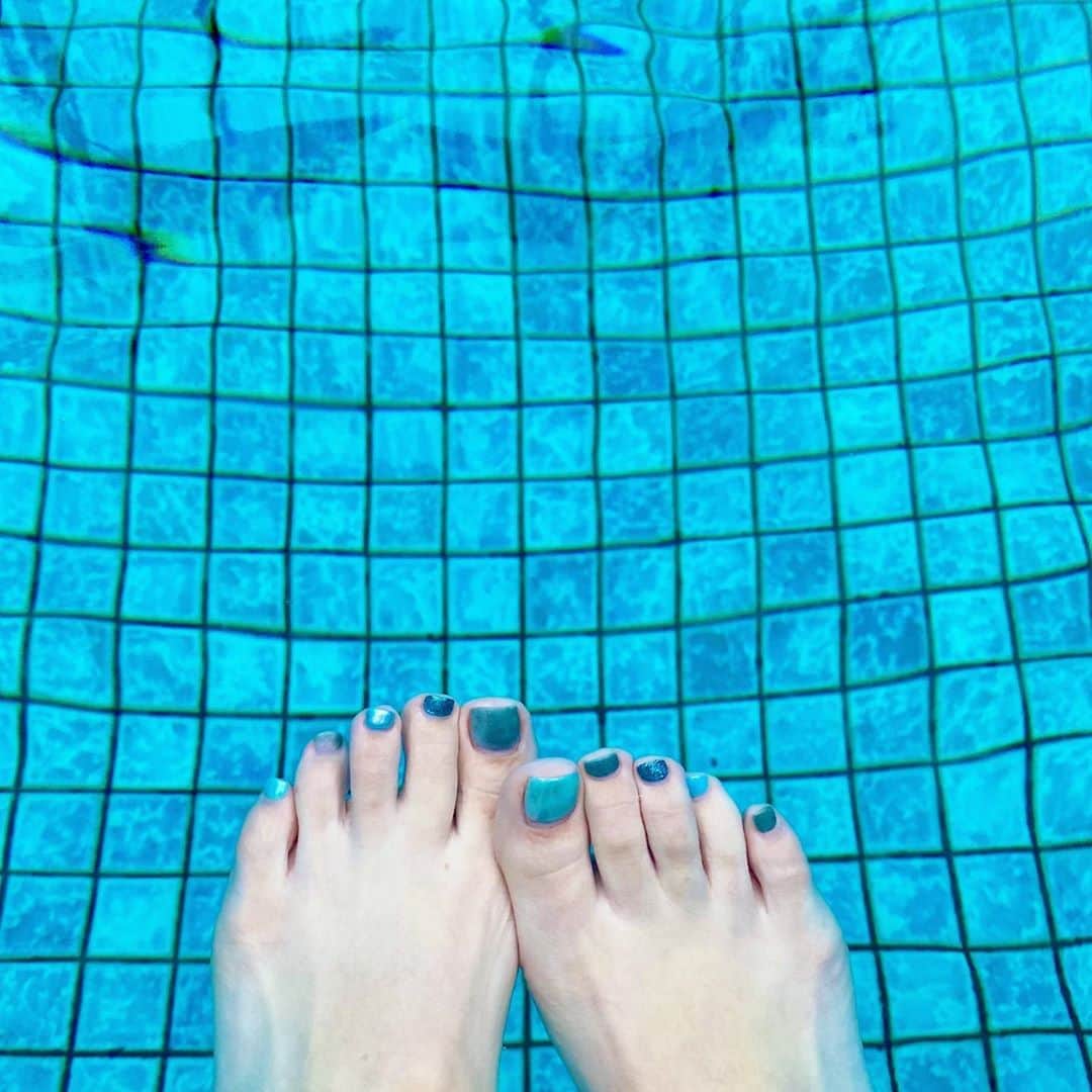 月本えりさんのインスタグラム写真 - (月本えりInstagram)「@malvina.salon やっぱ安定の水色🧚‍♀️ #nails #gelnails #turquoiseblue #swimmingpool #🏊‍♀️ #beauty #island #tripgram #summertime #yay #swimming」9月26日 22時00分 - eritsukimoto
