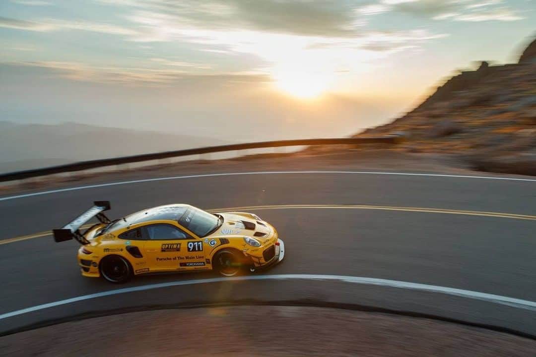 MOTUL Japanさんのインスタグラム写真 - (MOTUL JapanInstagram)「【PorscheにもMotul】 . Porscheの代表的なスポーツモデルと言えば911シリーズ。 誰が見てもポルシェと分かる独特なスタイリング・レイアウトは昔から多くのエンスージアストを魅了してきました。 . モータースポーツのフィールドでもサーキットでのレースからラリーまで幅広く活躍しています。 日本でもモータースポーツファンにはお馴染みパイクス ピーク。 このヒルクライムレースでもPorsche 911は活躍しています。 . 写真はパイクス ピークでDavid DonohueがドライブするBBi Autosportの 911 GT2 RS Clubsport!!! . Porscheにもガソリン、ディーゼル、空冷、水冷等 色々なエンジンがありますが、Motulにはそれぞれのモデルに合うオイルがあります！ . © Picture credits: Larry Cheng, BBi . #motul #motuljapan #motulusa #bbiautosport #daviddonohue #porsche #porsche911 #911gt2 #911gt2rs #911gt2rsclubsport #991gt2 #991gt2rs #991gt2rsclubsport #pikesspeak #300v #モチュール #ポルシェ #パイクスピーク #ヒルクライム #991gt2rsweissach #991r #991gt3 #991gt3rs #991gt3touring #991gt3cup #モータースポーツ好きな人と繋がりたい #レース好きな人と繋がりたい #ポルシェ好きな人と繋がりたい #車好きな人と繋がりたい #powerdbymotul」9月26日 22時00分 - motuljapan