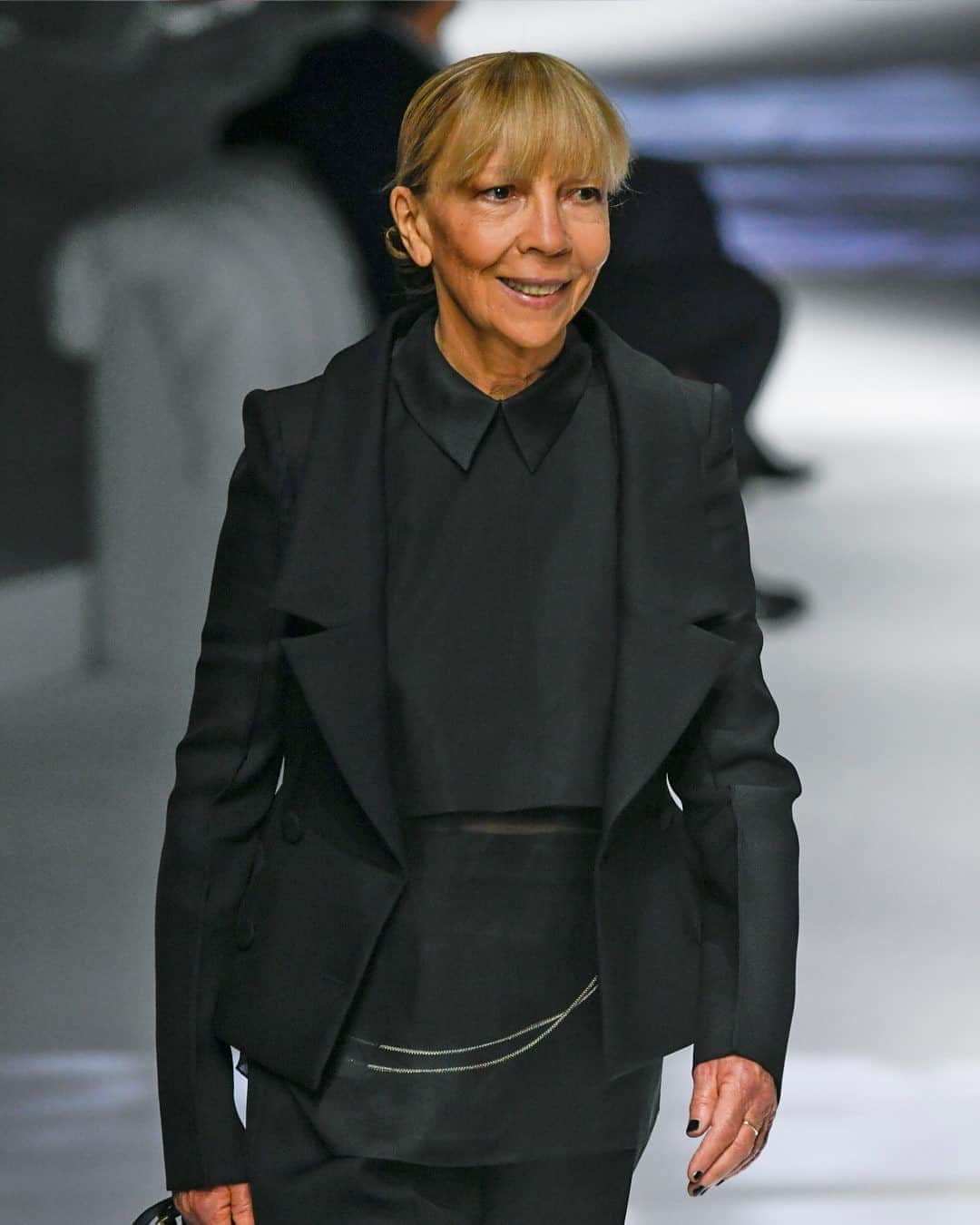 British Vogueさんのインスタグラム写真 - (British VogueInstagram)「#BritishVogue model and '60s style legend #PenelopeTree popped up unexpectedly on the runway at #MFW this week – some 40 years after her last catwalk appearance. The 70-year-old walked @SilviaVenturiniFendi’s last @Fendi womenswear show, and admits it was a "challenge to put oneself out there" – but it felt good to be back. “I wasn’t counting on modelling forever, but I took it for granted,” she reflects, looking back on her extraordinary career in a rare interview. Click the link in bio to read the interview with @AlNewboldSmith in full.」9月26日 22時00分 - britishvogue