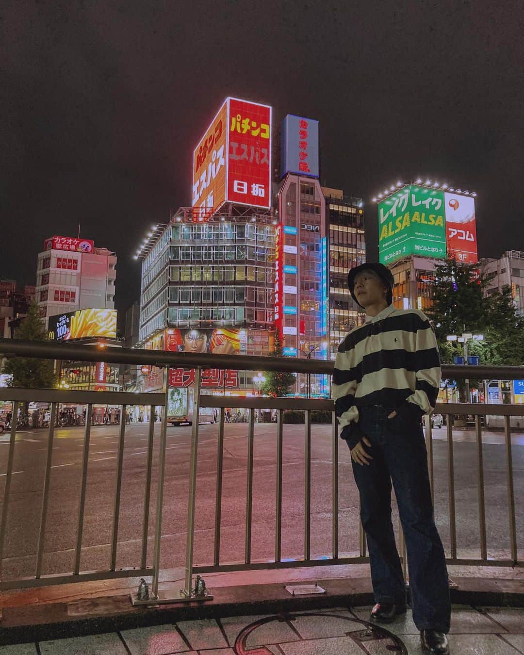 鈴木聖七のインスタグラム：「「湿り気な街」そんな感じ。」