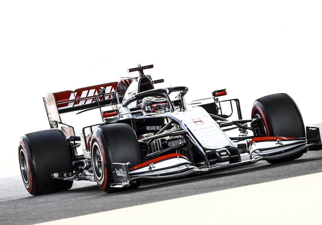 ロマン・グロージャンのインスタグラム：「Great job by all the guys to come back into the game and just miss out Q2.  We will do our best as always tomorrow to take any opportunities that come to us! #r8g #russiangp #f1  @haasf1team」