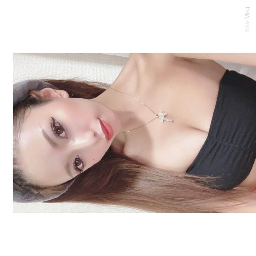 あゆかのインスタグラム：「おうちスタイル 帰ってきて速攻着替えて 化粧落とすスタイルww  今週ラスト1日がんばりまーす😉  .  #千葉キャバクラ#千葉富士見キャバ嬢#千葉富士見町キャバ嬢#千葉富士見キャバクラ#arドレス#ジュエルズドレス#コロナに負けるな#コロナに負けるな日本#オンラインキャバクラ#ファッション好きな人と繋がりたい#ヘアメイク#お家スタイル#息してる？#followｍe4 #follow4like#followtrain」