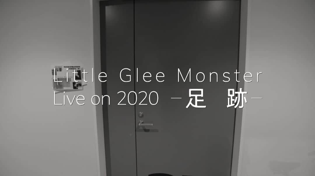 Little Glee Monsterさんのインスタグラム写真 - (Little Glee MonsterInstagram)「「Little Glee Monster Live on 2020 -足跡-」 2日間ありがとうございました✨✨  2日間、セトリも衣装も変えて、初期の曲も多くリトグリの足跡を辿る内容にしました。  ライブ会場でのライブは、お客さんの存在の大きさをとても感じました。 光は会場にきてくれたであろう皆さんのようです。  アーカイブ配信も3日間ありますので、何度もお楽しみくださいね☺️  そして、、 皆さま待望のニュース‼️‼️‼️  リトグリ史上最大規模全国アリーナツアー開催決定！！  2021年1月〜4月 東京・日本武道館 広島・広島サンプラザホール 宮城・ゼビオアリーナ仙台 大阪・大阪城ホール 愛知・日本ガイシホール and more!  会えない日が続いた分、メンバーもみなさんに会えるのを心待ちにしています！  詳細は後日お知らせします！ お楽しみに！  ※「Little Glee Monster Live Tour 2020 ＞BRIGHT NEW WORLD＜」の振替公演につきましても、2021年に開催予定で準備を進めておりますので、詳細決まり次第、ご案内させていただきます。」9月26日 22時40分 - littlegleemonster_official