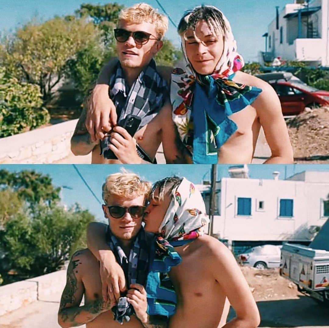 Bars and Melodyのインスタグラム：「We actually hate eachother...🤷🏻‍♂️」
