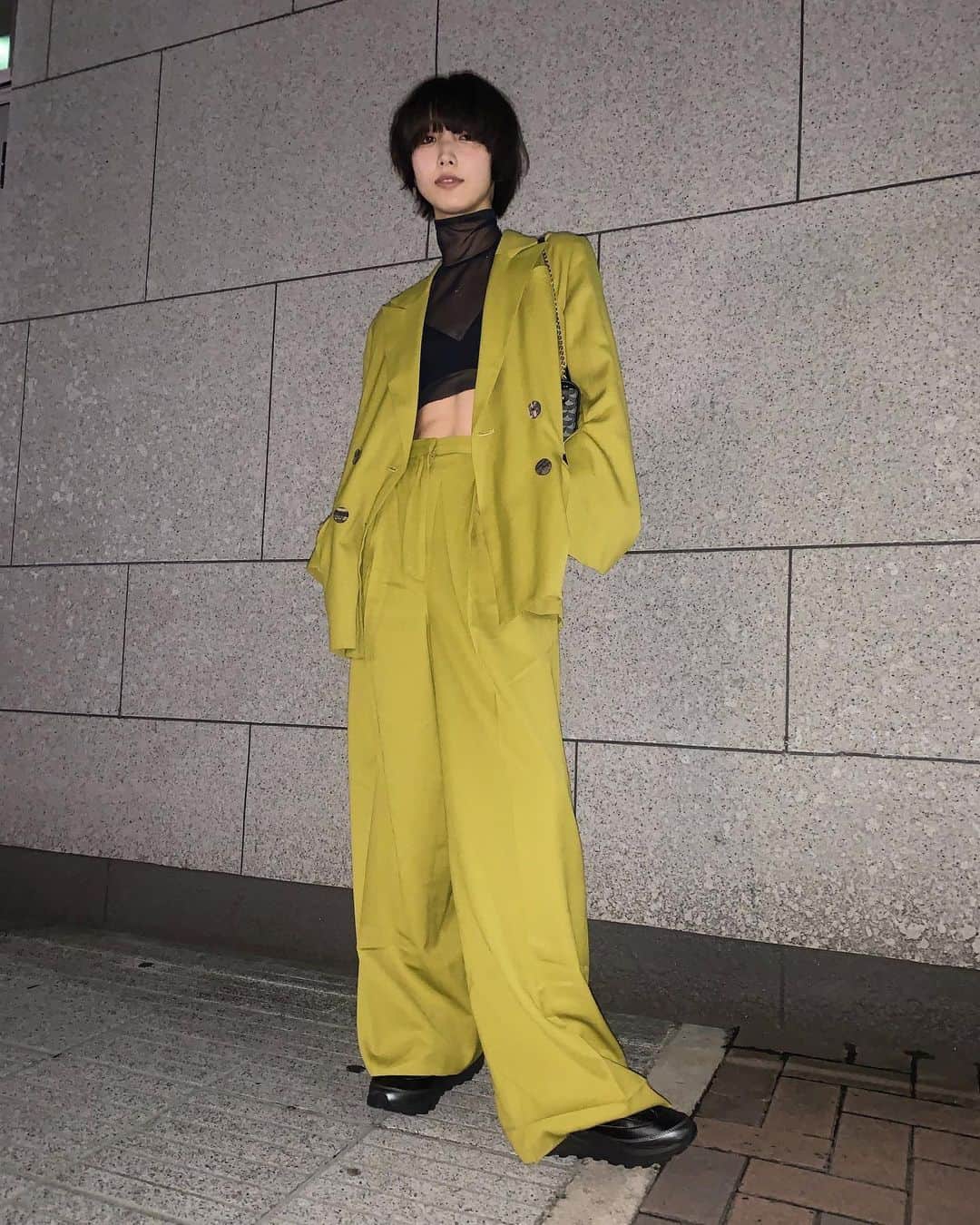 のインスタグラム：「服。  Mesh top : @chacott_jp × Nozomi Iijima  Suit : @murralofficial  Bag : @faurelepage  Shoes : @oao_footwear × @masayakushino   チャコットと私のコラボ商品のひとつである メッシュトップは本当に色んなシーンで使えます。」