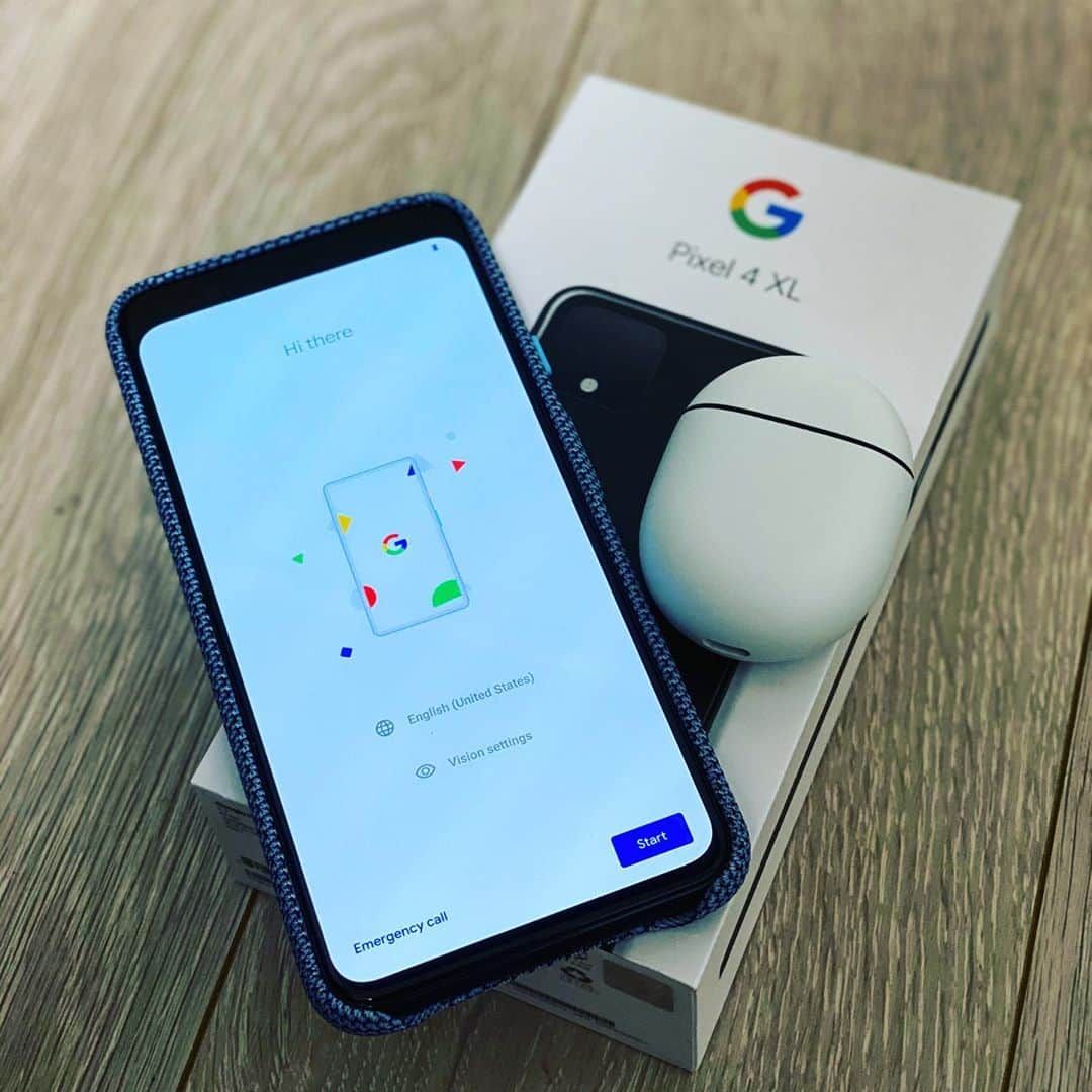 岡田優介のインスタグラム：「なんとGoogleさんから🎁🙏  #pixel4XL #pixelbuds #teampixel #DIMEとGoogleのコラボ動画はDIMEチャンネルでどーぞ #新しい特等席」