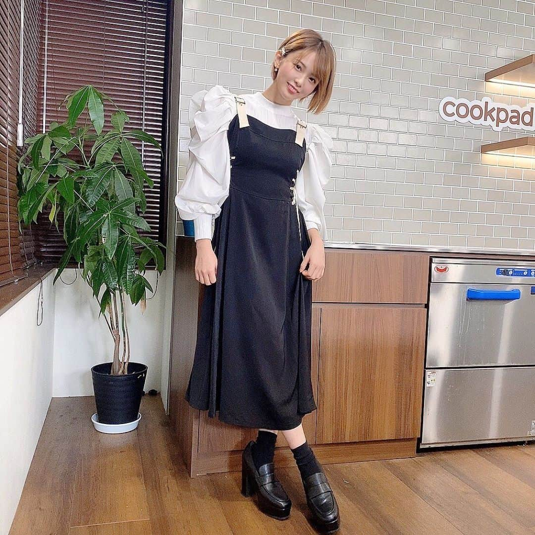 西村歩乃果さんのインスタグラム写真 - (西村歩乃果Instagram)「cookpad live の衣装は ガーリーな黒ワンピにしました🍪  形の可愛すぎるTOPSがお気に入りです👗  コメントたくさんありがとうございました😊  #code #fashion #ootd」9月26日 23時07分 - honoka.n28