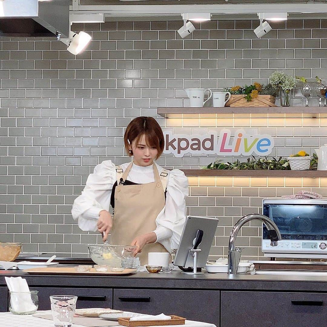 西村歩乃果さんのインスタグラム写真 - (西村歩乃果Instagram)「cookpad live の衣装は ガーリーな黒ワンピにしました🍪  形の可愛すぎるTOPSがお気に入りです👗  コメントたくさんありがとうございました😊  #code #fashion #ootd」9月26日 23時07分 - honoka.n28