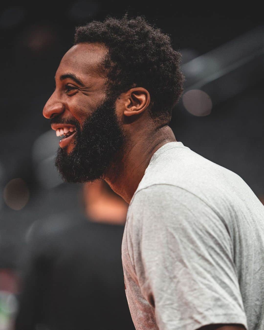 アンドレ・ドラモンドのインスタグラム：「Happy Saturday everybody!! So... the Celtics got a huge W last night! Who do you guys think is gonna be in the finals!? Comment below! 🦋🤍」