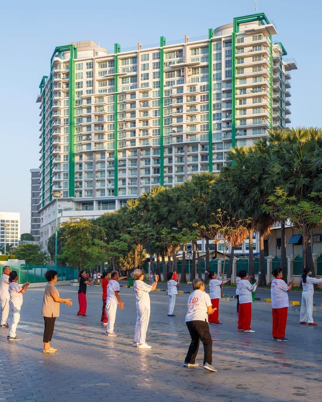 Shunsuke Miyatakeのインスタグラム：「Morning Tai Chi, Phnom Penh, Cambodia」