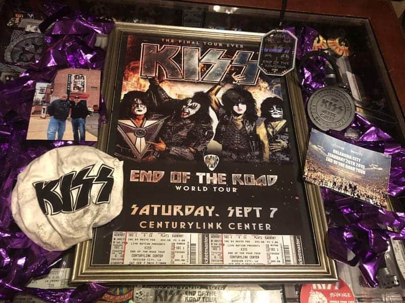 KISSさんのインスタグラム写真 - (KISSInstagram)「#CollectingKISS! Thanks to Kevin Grigsby for sharing his #KISS #EndOfTheRoad mementos with us! #KISSARMYROCKS」9月26日 23時02分 - kissonline
