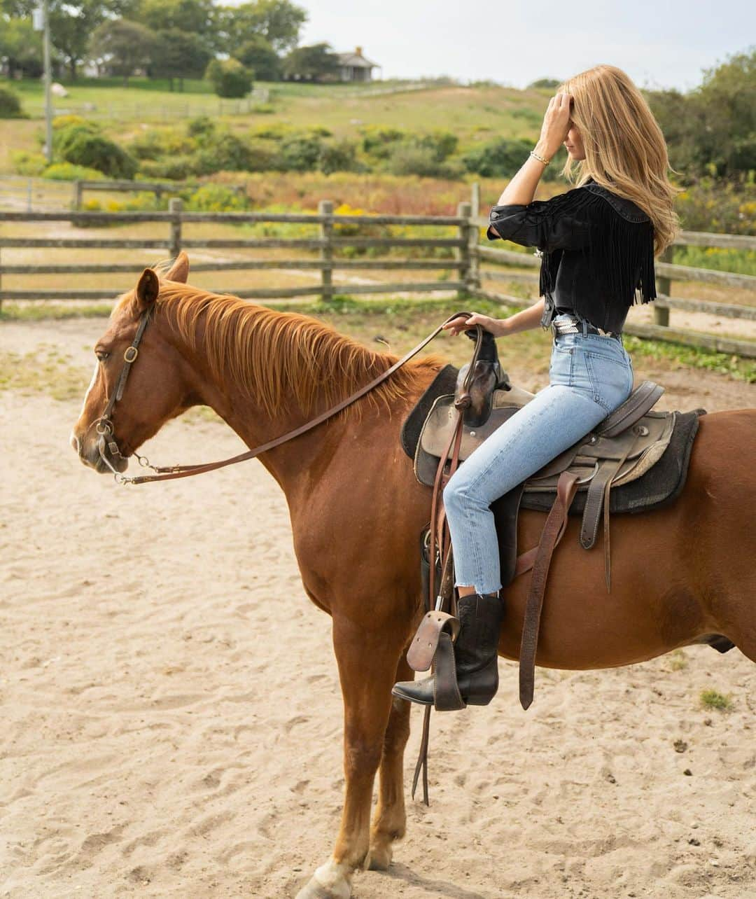 ケイト・ボックさんのインスタグラム写真 - (ケイト・ボックInstagram)「A day on the ranch in Montauk. 📸 by @allybmartin Fun Fact: If you watch the show “The Affair” this is the ranch that Joshua Jackson’s character and his family own & work. 🖤」9月26日 23時05分 - katelove