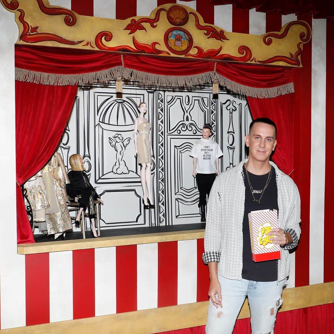 Moschinoさんのインスタグラム写真 - (MoschinoInstagram)「Moschino Spring/Summer 2021 marionette fashion show @itsjeremyscott #moschino #mfw #milanfashionweek #ss21」9月26日 23時15分 - moschino