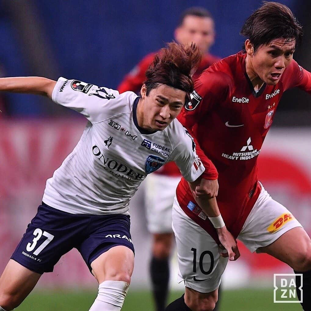 DAZN JAPANさんのインスタグラム写真 - (DAZN JAPANInstagram)「. ／ 浦和の下部組織出身 #松尾佑介 が 古巣相手に2ゴールの活躍👏👏 ＼ . 前半16分に松尾がファーストシュートを放つとボールはゴール右隅に吸い込まれ先制点を獲得。 続く35分には #レアンドロドミンゲス の絶妙スルーパスに反応した松尾が再びゴールを奪う。 . 松尾の2ゴールを守り切った横浜FCが、敵地で浦和に勝利した。 . 🏆明治安田J1第19節 🆚浦和×横浜FC 📺DAZN.comで見逃し配信中 . #DAZN #おうちでDAZN観戦 #横浜 #yokohamafc #football #soccer #jleague #jリーグ #j1」9月26日 23時09分 - dazn_jpn