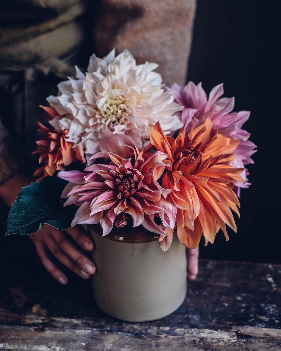 Our Food Storiesさんのインスタグラム写真 - (Our Food StoriesInstagram)「Dahlia dreams from Sweden 🌸🥰 Happy weekend guys! #ourfoodstories  ____ #dahlia #dahliaseason #dahlias #dahlienliebe #dahlien #flowerphotography #vscoflowers #bloooms #momentslikethis #momentsofmine #simplejoys #verilymoment #verilymoments #fellowmag #moodyphotography #swedenlove」9月26日 23時11分 - _foodstories_