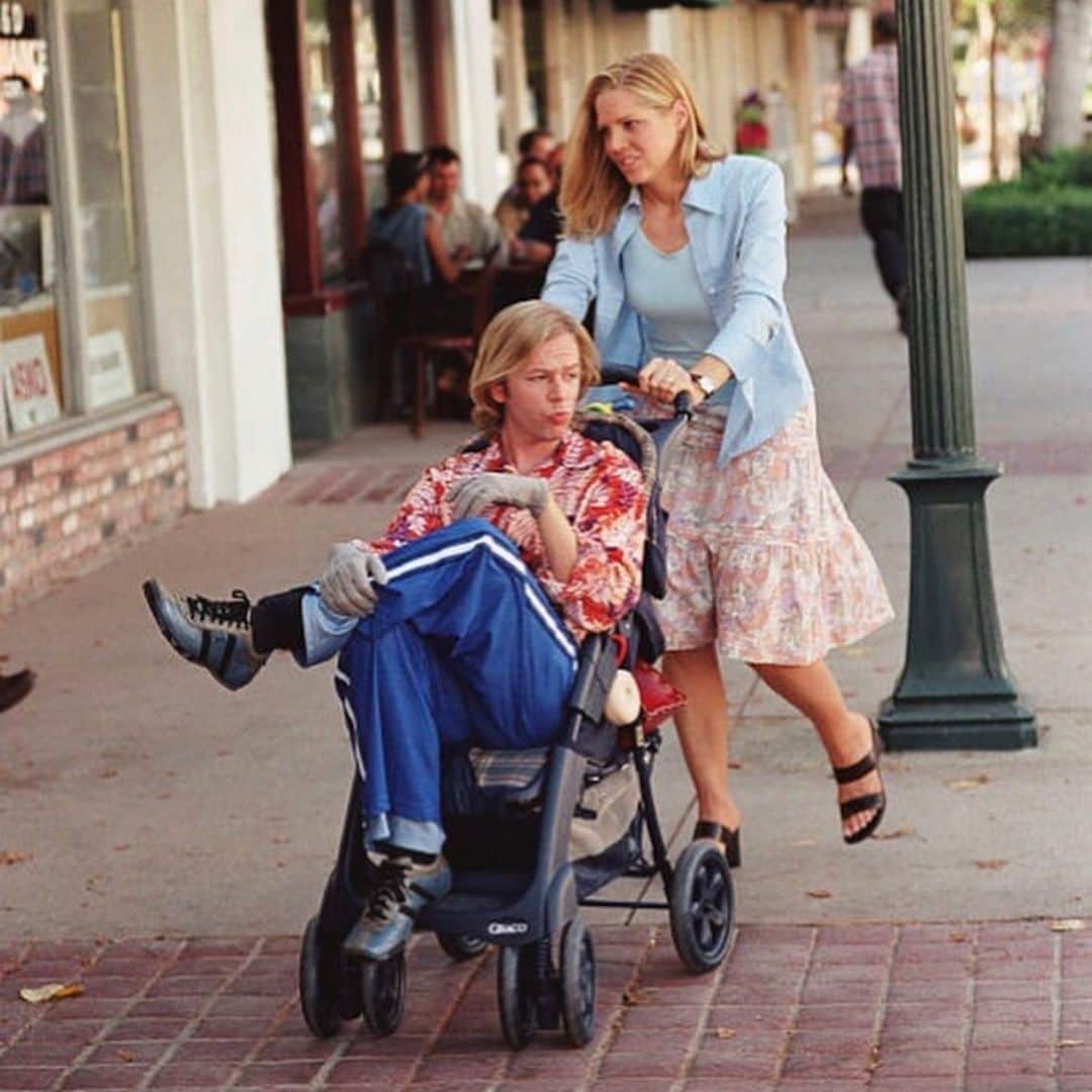 デヴィッド・スペードのインスタグラム：「One of my favorite movies. It had some truth to it. you see a lot of child stars that sort of derail a bit. And try to get it back together. Here is the lovely @marycmccormack dealing with my over acting.  #itsnuckingfuts #dickierobertsformerchildstar」