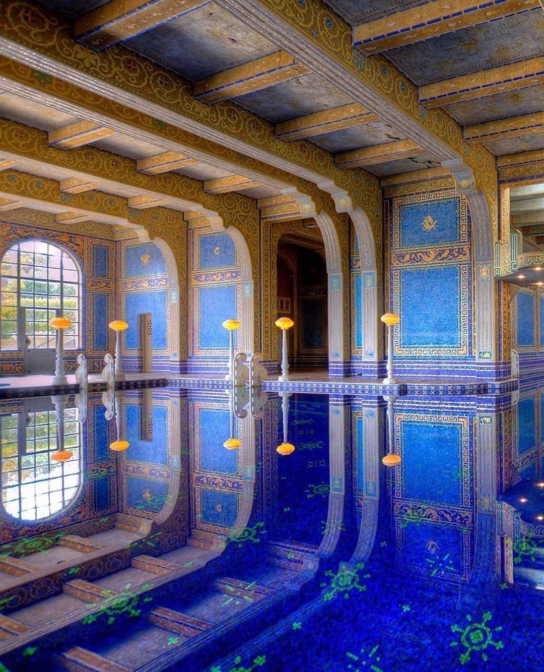 AnOther Magazineさんのインスタグラム写真 - (AnOther MagazineInstagram)「Serene scenes – the azure blue pool at Hearst Castle in San Simeon, California 💙  #SelfcareSaturday」9月26日 23時26分 - anothermagazine