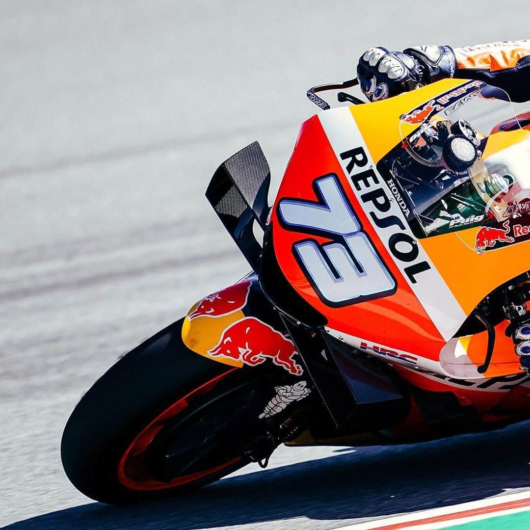 レプソル・ホンダのインスタグラム：「⬅️⬅️Up close⬅️⬅️ ⠀⠀⠀⠀⠀⠀⠀⠀⠀ #CatalanGP #MotoGP #AM73 #AlexMarquez73 #SB6 #StefanBradl #Repsol #Honda #RepsolHonda #HRC #RC213V #ThePowerOfDreams #Racing #Motorcycle #Team #OneHeart」