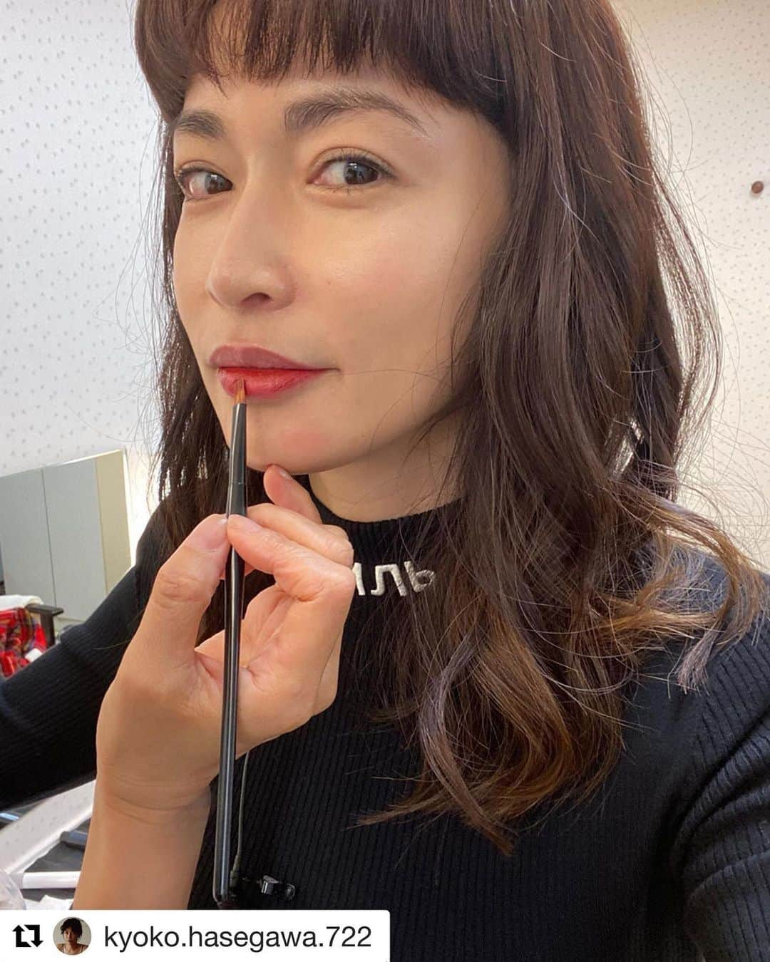 佐々木貞江さんのインスタグラム写真 - (佐々木貞江Instagram)「ヘアーとメイクを終え衣装に着替えて靴も決まり最後に全身のバランスで💄の色。 #ハセキョウ #長谷川京子 #可愛いぞ#素敵だぞ #紅をさす #お疲れ様でした #ありがとう #Repost @kyoko.hasegawa.722 with @get_repost ・・・ 💄 #グータンヌーボ2  #収録 #Amazon」9月26日 23時35分 - sadaebam