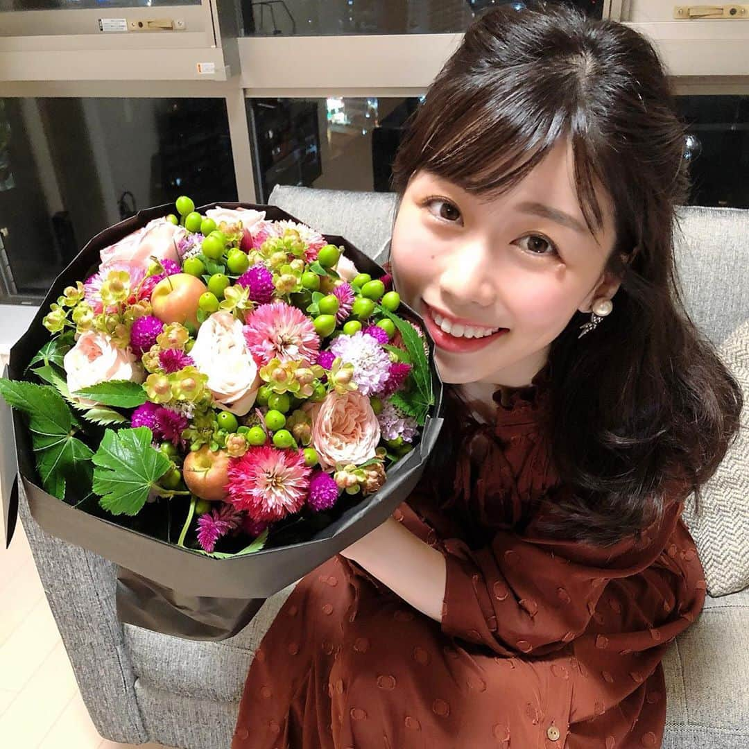 伊藤京子さんのインスタグラム写真 - (伊藤京子Instagram)「. 綺麗なブーケにうっとり💐✨ 早速お気に入りの花器に☺️ . #ブーケ#ニコライバーグマン#生花#伊藤京子」9月26日 23時50分 - kyoko_ito1128