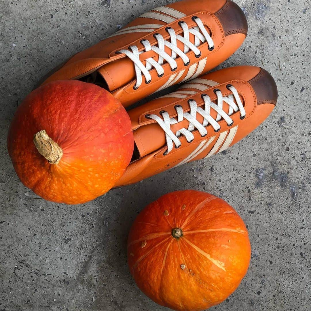 ツェハさんのインスタグラム写真 - (ツェハInstagram)「Happy Weekend in Zeha Berlin! #zehaberlin #sneakers #oldgermanbrand #vintage #heritage #madeineurope #orange #zucca #pumpkin #kürbis #handmade #handgefertigt #fair #leather #berlintrend #carlhässner #vintageclothing #vintagesportswear #football #photooftheday #vintagefootball #calcio #arancione #50fashion #50s #sneakershoes #sneakerslovers」9月26日 23時51分 - zehaberlin