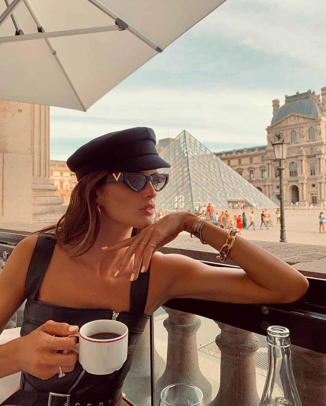 イザベル・グラールさんのインスタグラム写真 - (イザベル・グラールInstagram)「I Louvre you, Paris ! ❤️ Take 2」9月26日 23時46分 - izabelgoulart