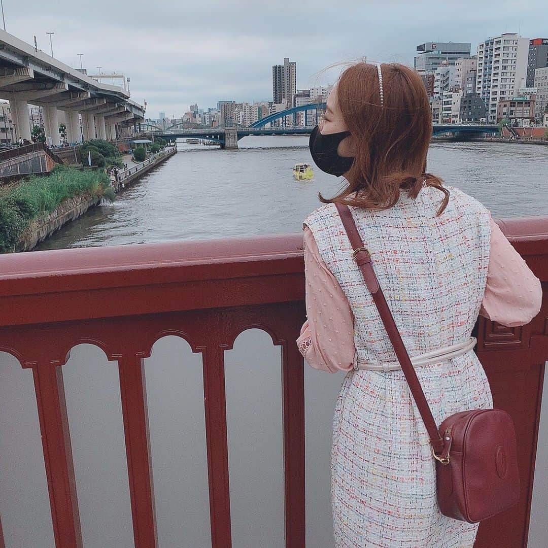 高橋優里花のインスタグラム：「浅草に行きました！🇯🇵 御朱印集めをしているんですけど、意外と近いところほど持ってなかったりするんですよね〜😌 欲張らず、着実に集めたいと思います。 みんなでお掃除したよね〜🧹  #浅草　#asakusa #japanp #東京　#日本　#御朱印　#御朱印ガール」