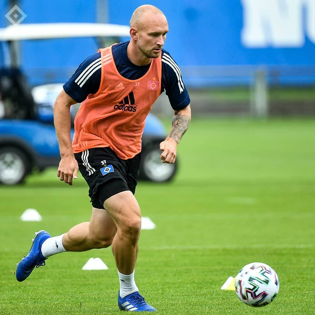 ハンブルガーSVさんのインスタグラム写真 - (ハンブルガーSVInstagram)「Sonnabend = Trainingstag ⚽️🏃🏻‍♂️  #nurderHSV #Training #Leistner  📸 @witters_sportfotografie」9月26日 23時49分 - hsv