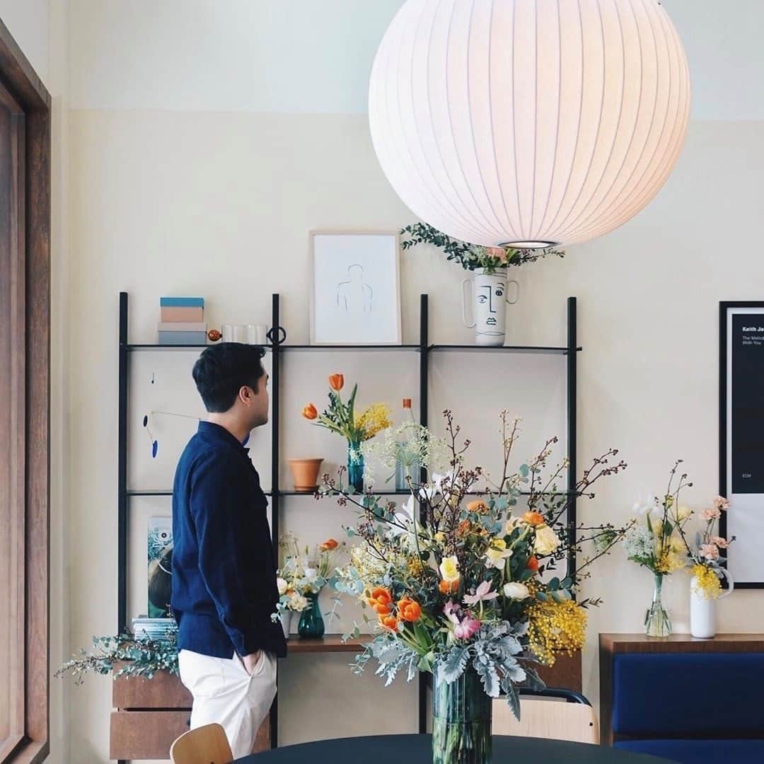 Herman Miller （ハーマンミラー）さんのインスタグラム写真 - (Herman Miller （ハーマンミラー）Instagram)「Yes yes, we love seeing this Nelson Ball Bubble Pendant at @dropbydough's space in Bangkok—but can you point us in the direction of the doughnuts next? #hmathome」9月26日 23時52分 - hermanmiller