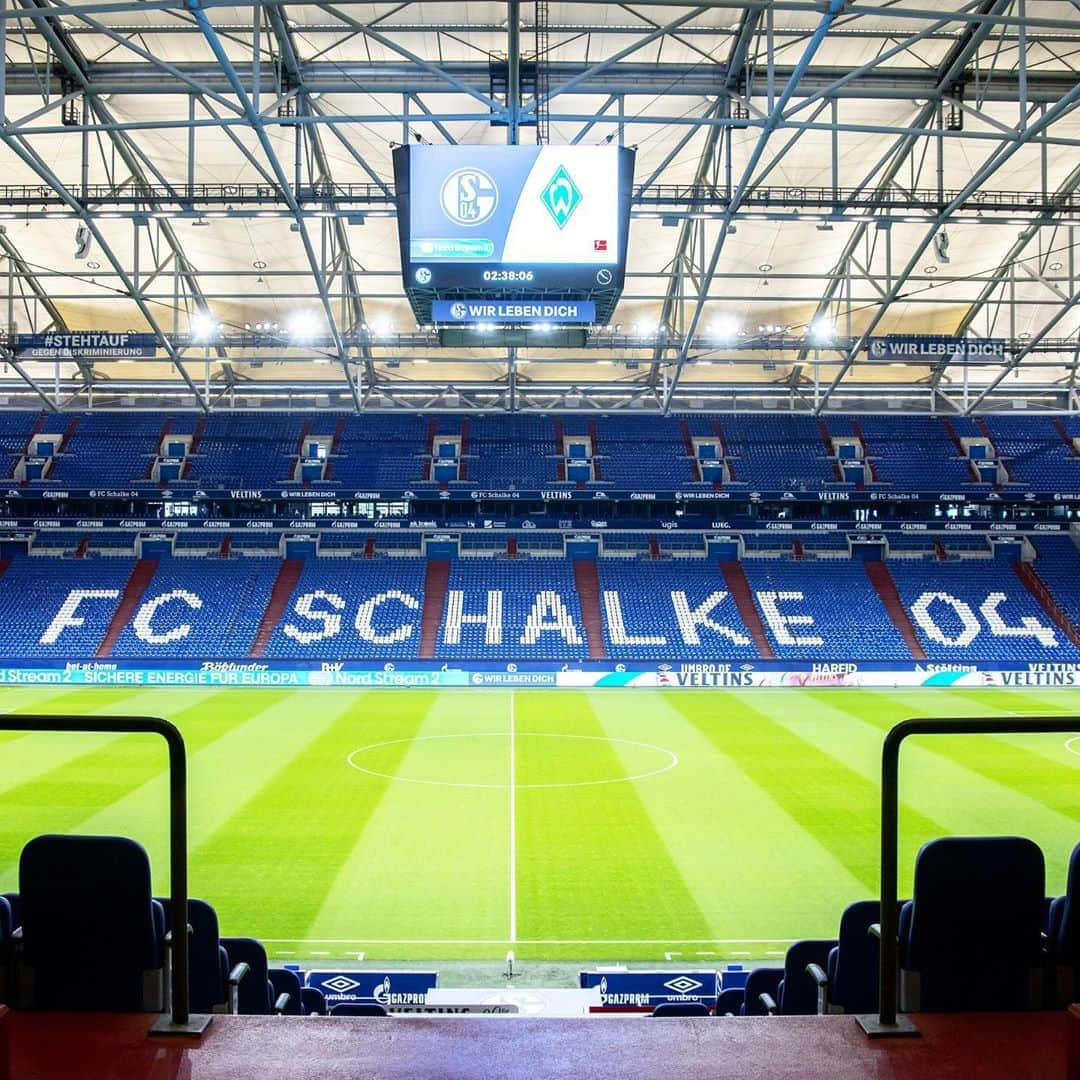 シャルケ04さんのインスタグラム写真 - (シャルケ04Instagram)「💙 Back. Home. 💙 . . #S04 #S04SVW @veltins_arena #Bundesliga #Matchday #🔵⚪️」9月26日 23時53分 - s04