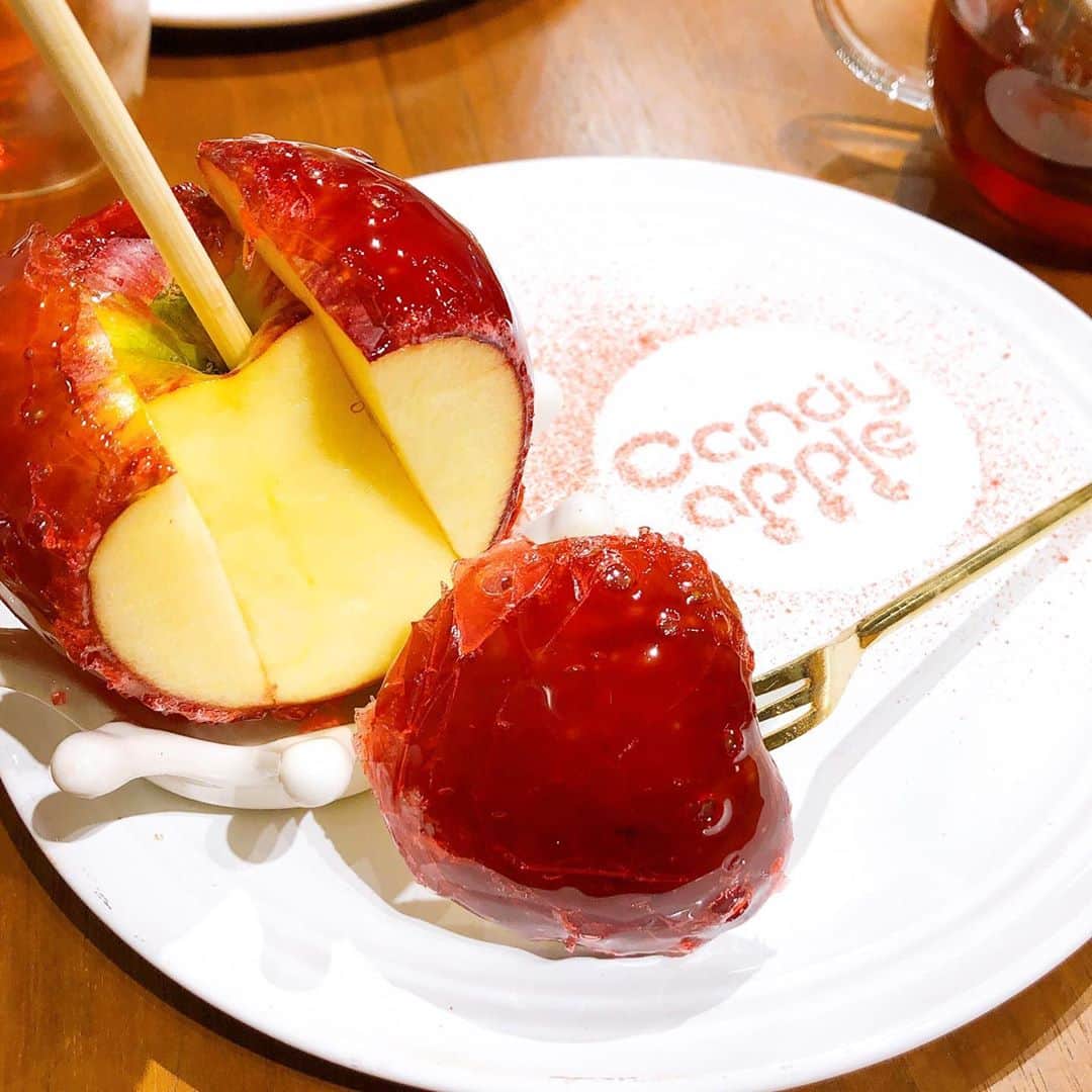 帝子さんのインスタグラム写真 - (帝子Instagram)「ずっと食べたかったりんご飴屋さんのりんご飴 #candyapple」9月26日 23時54分 - soraimuteiko