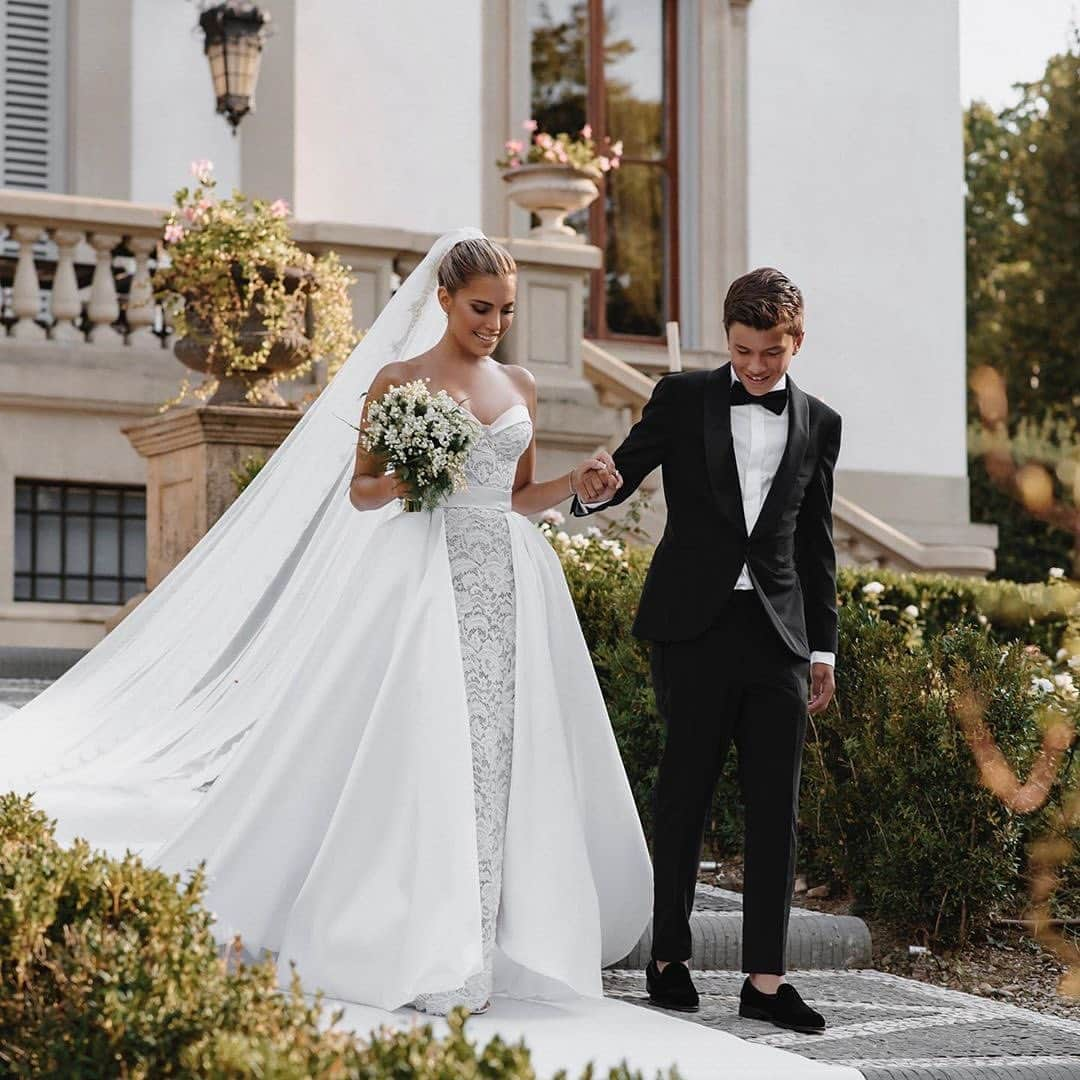 Galia Lahavさんのインスタグラム写真 - (Galia LahavInstagram)「#GLBride @sylviemeis // ABSOLUTELY DIVINE 👰 @tali__photography #GaliaLahav #GLCouture」9月26日 23時58分 - galialahav