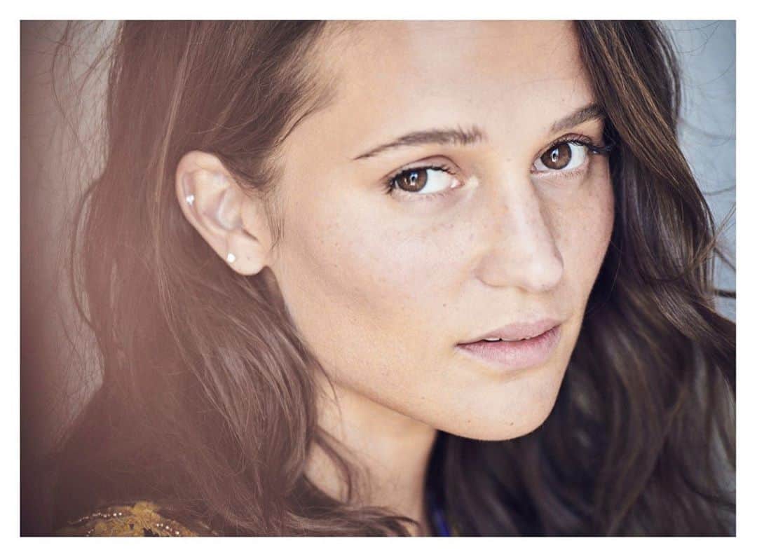 アリシア・ヴィキャンデルのインスタグラム：「Alicia photographed by Matthew Brookes for Elle France.」