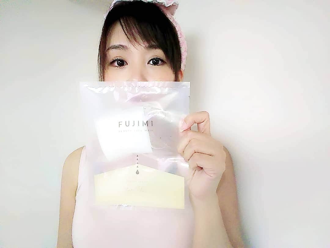 のインスタグラム：「FUJIMI(@fujimi_official)さんから無料肌診断から作るオーダーメイドのフェイスマスクを頂きました！  今回はフレッシュマンダリンの香りを選びました。  爽やかな香りで心が癒され、着け心地抜群のふわふわシートでお肌はプルプルに。  両面をケア出来て嬉しい限りです✨ 　 　 #FUJIMI #フェイスマスク #オーダーメイド #コスメ #美容 #FACEMASK #ORDERMADE #cosmetic #beauty #model #PR #japanesegirl #photos #photography #photooftheday #picoftheday #tagsforlikes #tflers #follow #instagood #instadiary #instalike #instamood #instalove #instafollow」