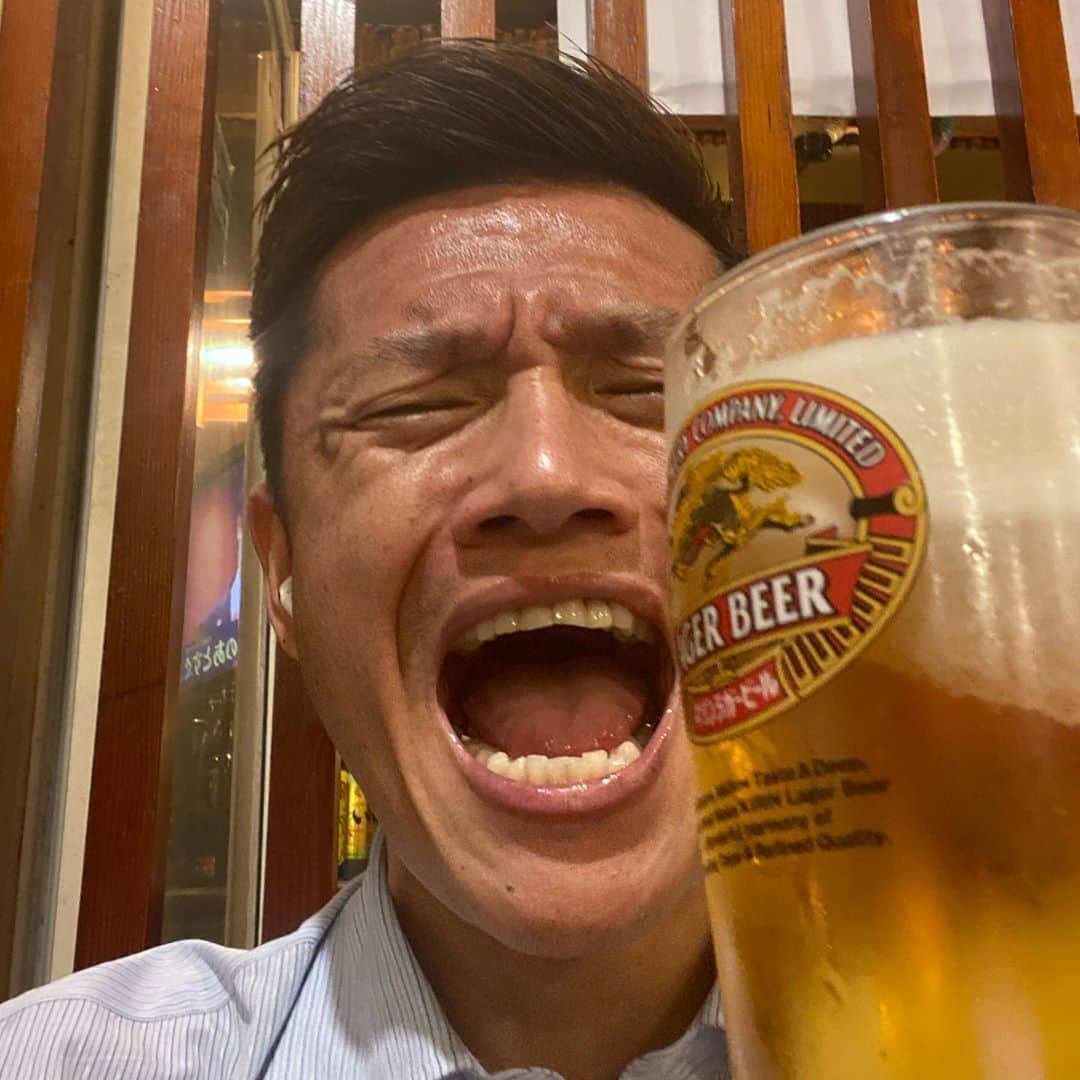 播戸竜二さんのインスタグラム写真 - (播戸竜二Instagram)「『カンパーイ🍺』 ・ 町田vs大宮の解説終わり🎤 ・ 1人で乾杯🍻 ・ 自撮り。 こんなにブサイクなんや😳 ・ ・ #ソウルフード #お好み焼き #週3はいける #今回は焼きそば #初めて行った日吉駅 #坊ちゃんの街 #解説勉強します」9月27日 0時11分 - ryuji_bando