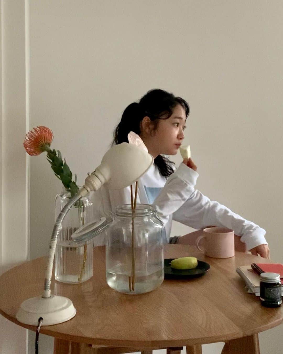 斎藤なりのインスタグラム：「今夜は相談があるのです🪐  #となりのラジオ」