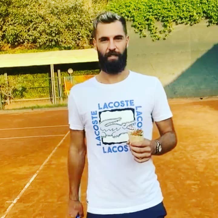 のインスタグラム：「Thanks for the nomination @k1ngkyrg1os @g.e.m.s.life  Vous l’attendiez impatiemment… Voici ma vidéo #MessFreeChallenge Je me suis bien amusé et surtout bien régalé avec les Tortilla Pockets @oldelpasofrance Mais surtout, j’adore le fait que le but de cette initiative soit de venir en aide aux plus démunis grâce aux @banquealimentaires Show me your mess free style @heatherwatson92 🌯🌯🌯#TortillaPockets #OldElPaso #ad」