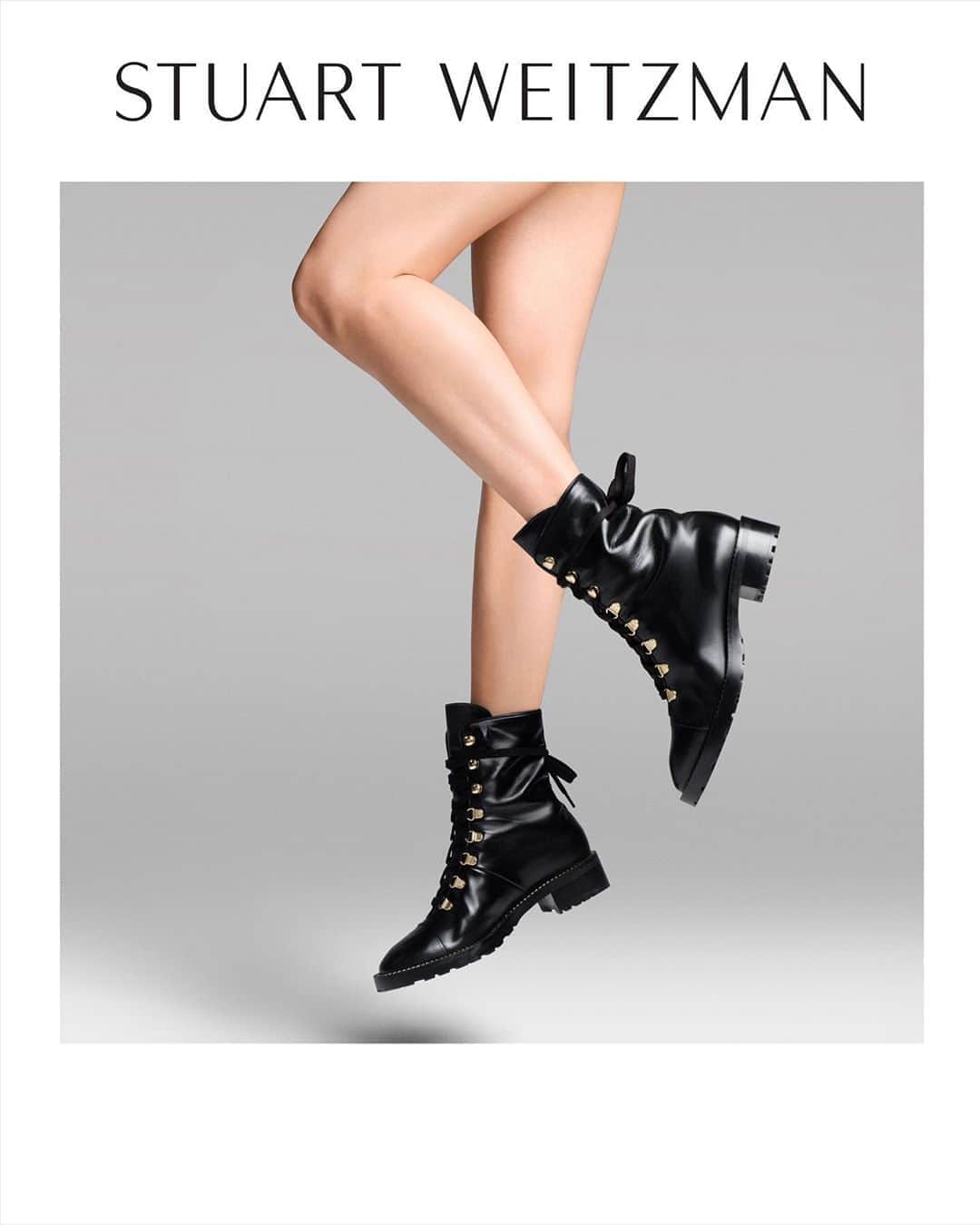 スチュアートワイツマンさんのインスタグラム写真 - (スチュアートワイツマンInstagram)「Rugged, refined and ready to lift you up: Our lug-sole #KOLBIE boot is the quintessential style-meets-comfort look. @elaine_zhongchuxi #SWWomen #SWFall2020 #StuartWeitzman」9月27日 0時23分 - stuartweitzman