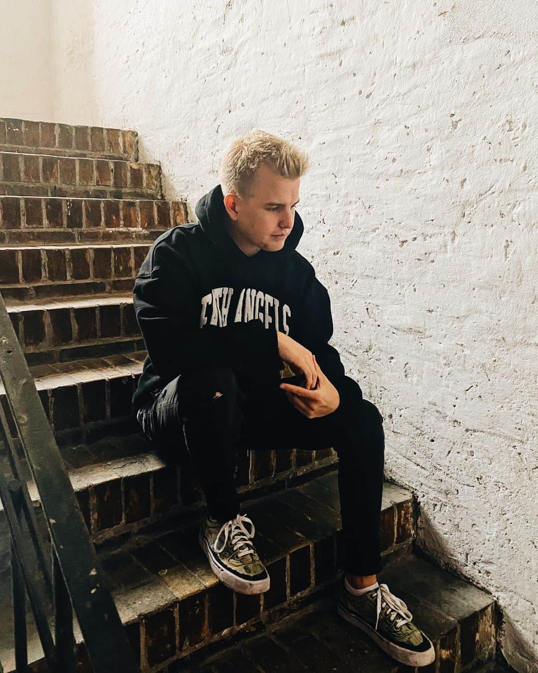 Kayefのインスタグラム：「Hey, have a nice day 🙃🤟🏻」