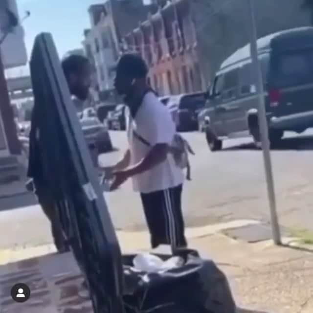 ファンクマスター・フレックスのインスタグラム：「The narrator ( @crimefaces )on this is so crazy! “Straight right! Bonza! Nuts! Via: @therealdjericb x @bumpyknuckles77 IM I THE ONLY ONE THAT FINDS THIS FUNNY?」